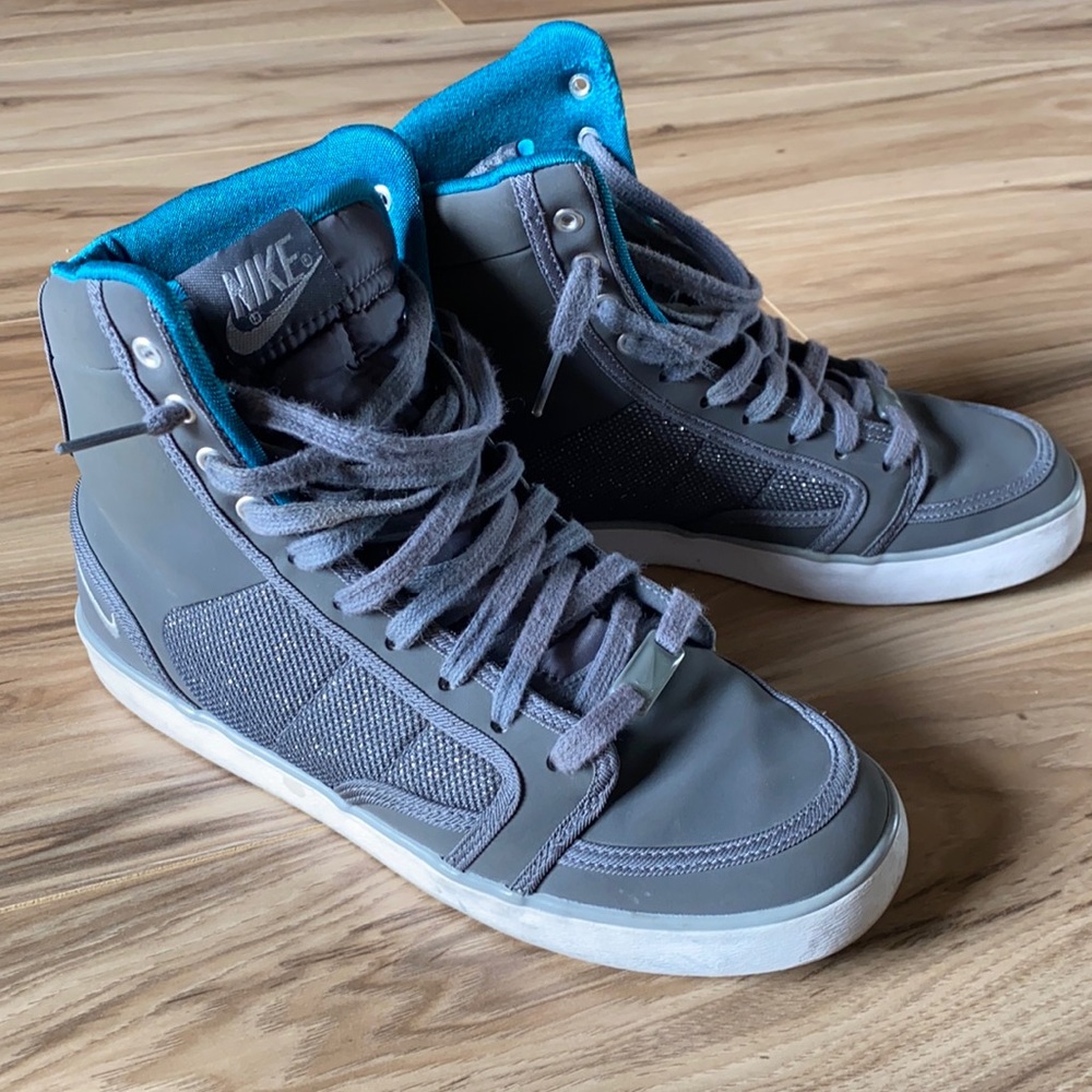 Women’s Nike flygirl sparkly gray high top size 7